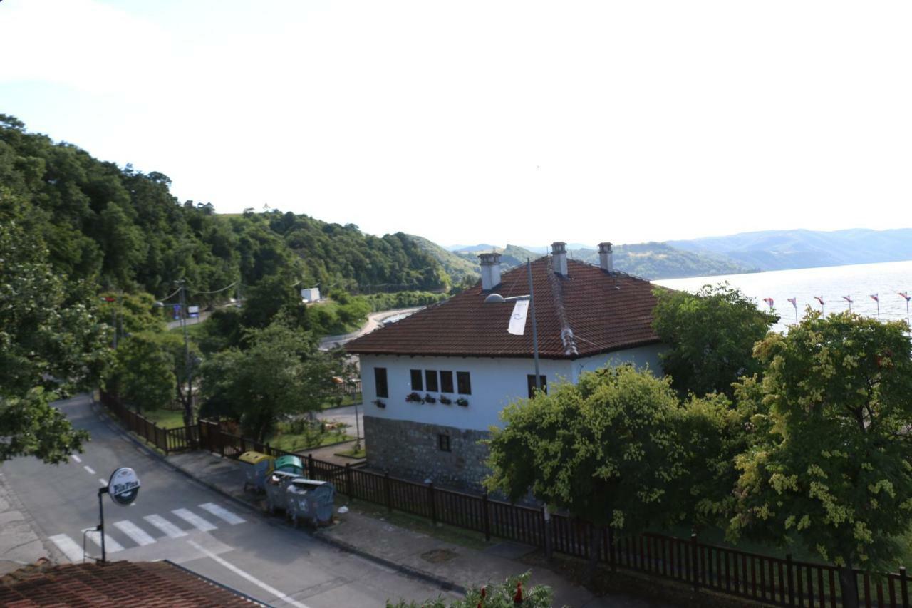Hostel Trajan Donji Milanovac Esterno foto