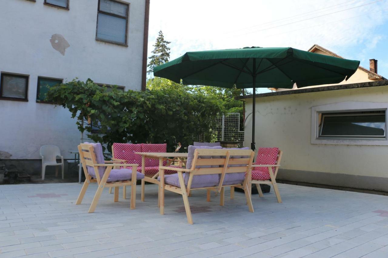 Hostel Trajan Donji Milanovac Esterno foto