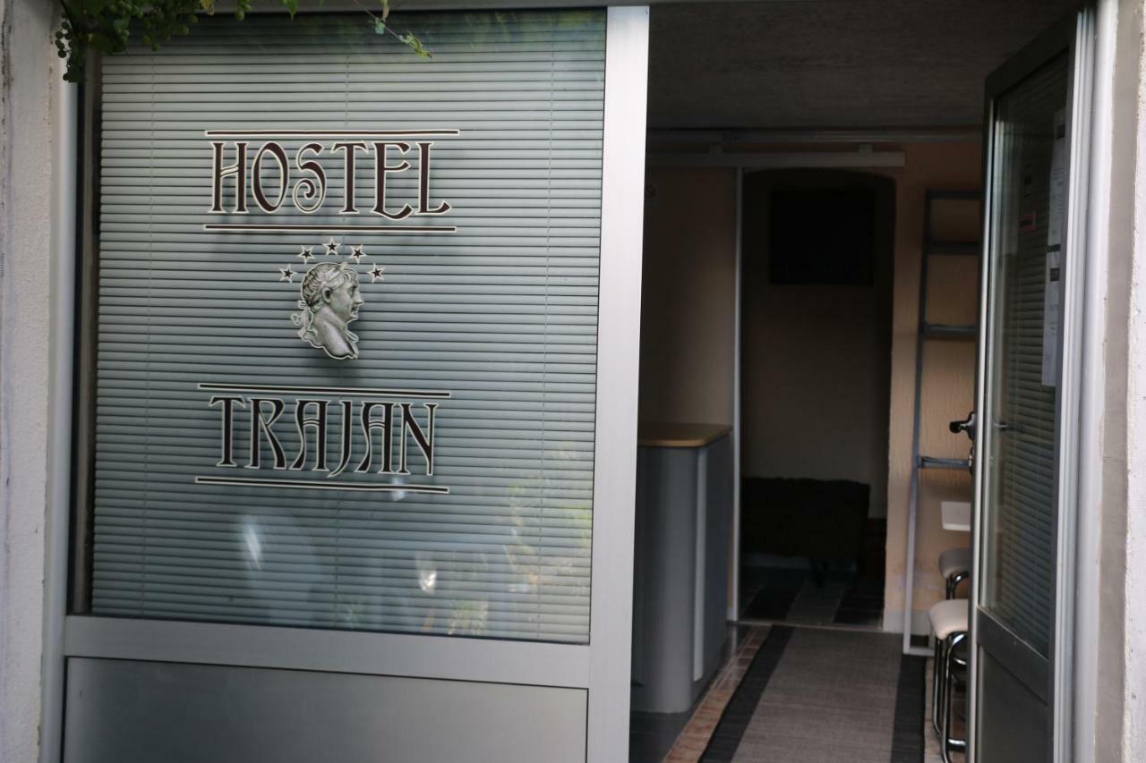 Hostel Trajan Donji Milanovac Esterno foto